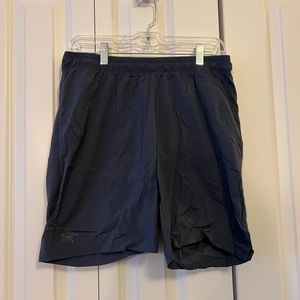 Arc’teryx Mens Incendio Shorts 9” Like New M Blue